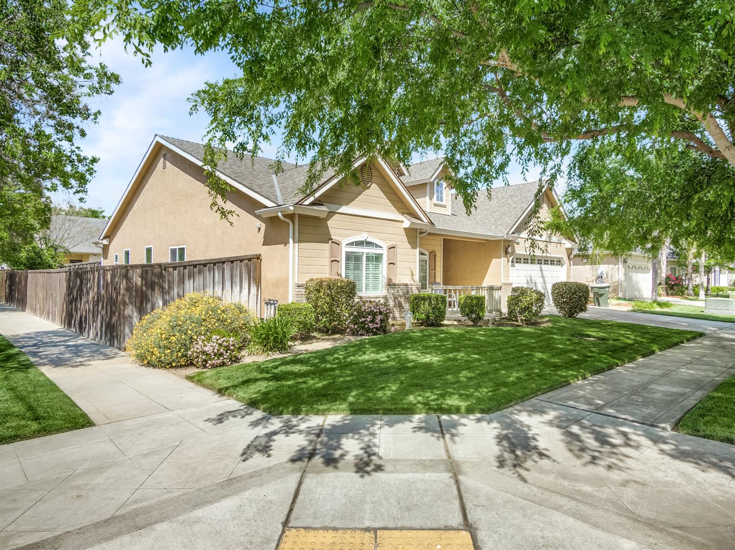 306 East Gibson Avenue Reedley, CA 93654 - Photo 3 of 27 Gallery Image 3