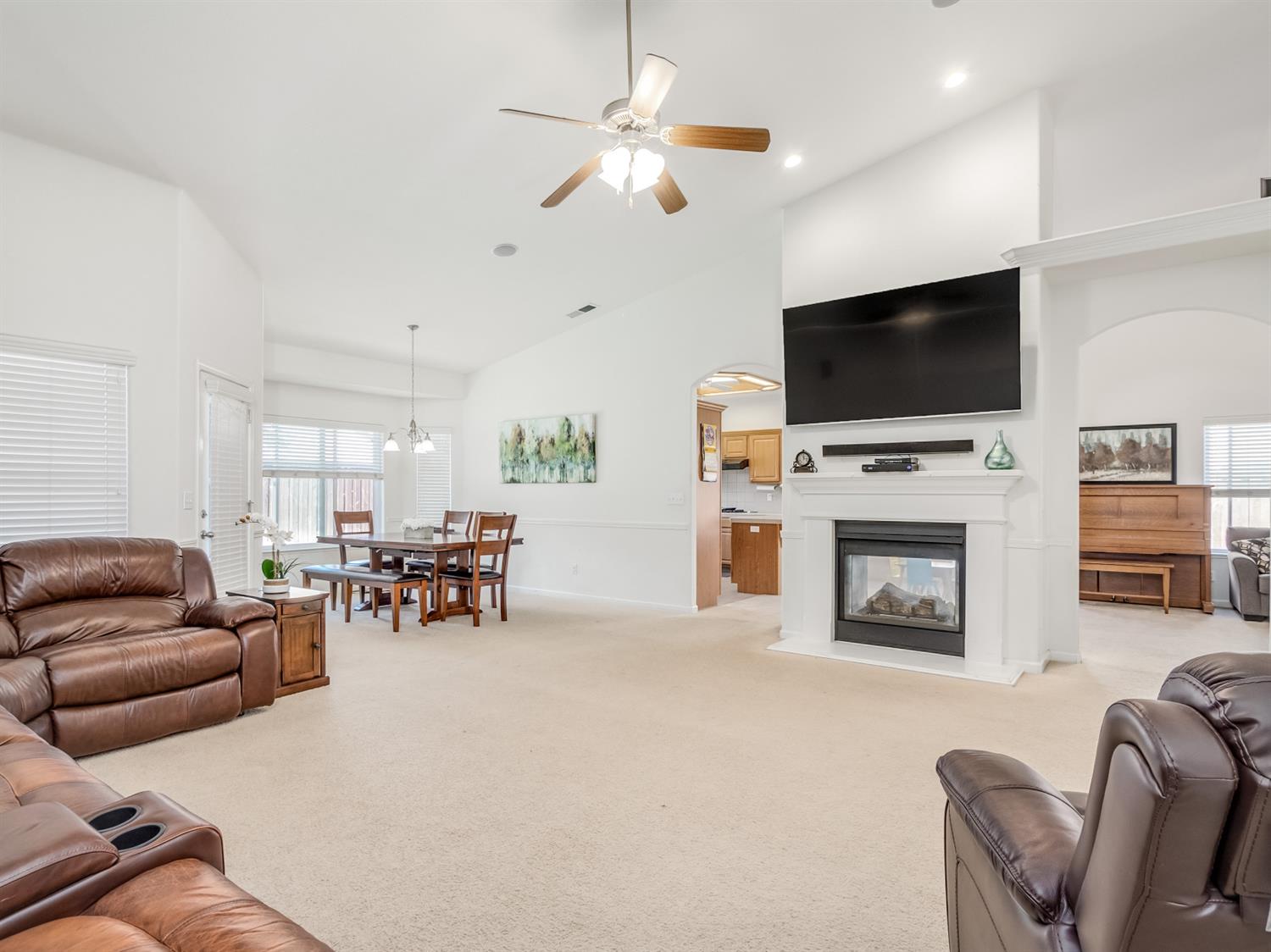 306 East Gibson Avenue Reedley, CA 93654 - Photo 4 of 27 Gallery Image 4