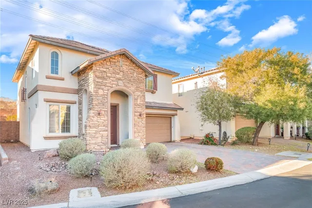 $1,995 | 7013 Whipple Manor Street, Las Vegas, NV 89166