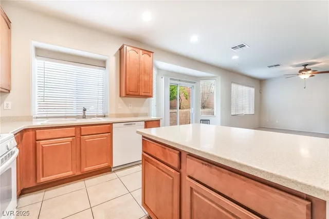 $1,995 | 7013 Whipple Manor Street, Las Vegas, NV 89166