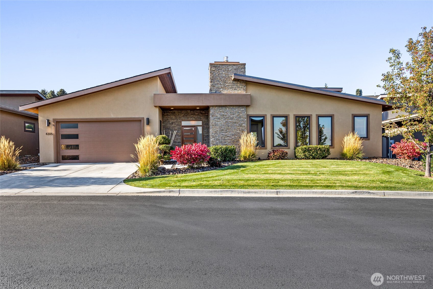 4305 Catalyss Way Yakima, WA 98908 - Photo 3 of 35 a front view of house with garage and trees