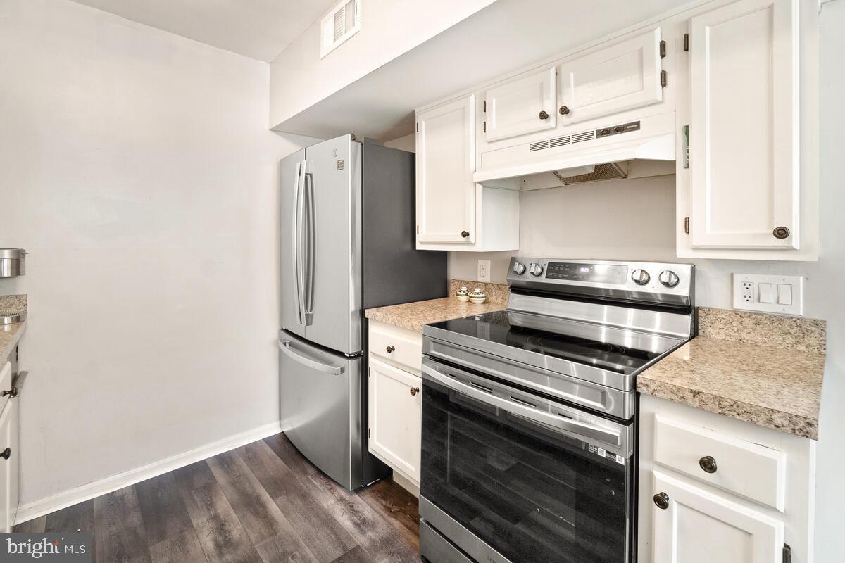 14913 Cleese Court, Unit 4AB Silver Spring, MD 20906 - Photo 15 of 30 Newer stainless steel appliances