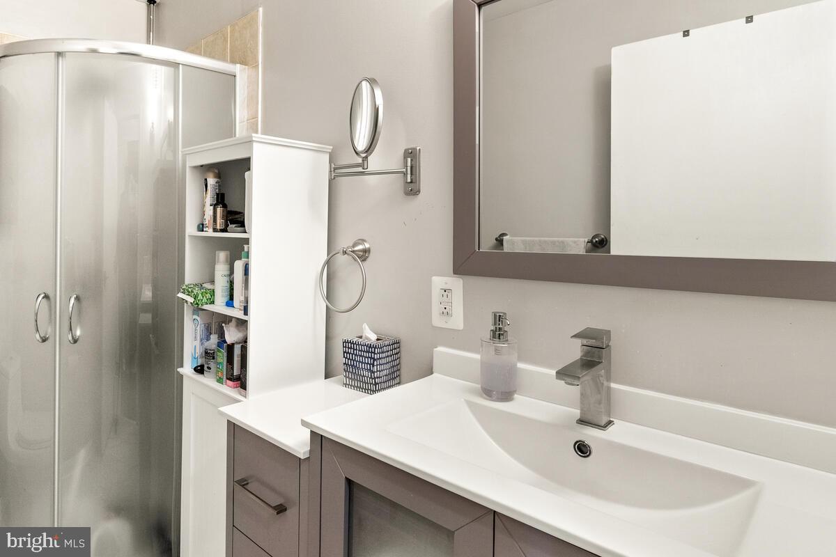 14913 Cleese Court, Unit 4AB Silver Spring, MD 20906 - Photo 20 of 30 Hall bath 1