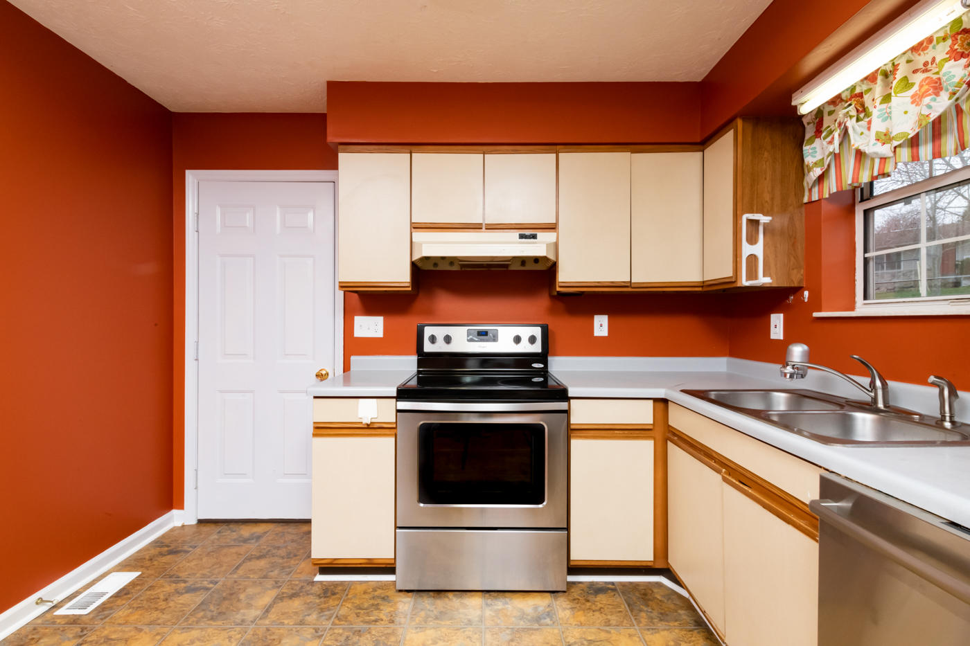 110 Watkins Road East Loudon, TN 37774 - Photo 7 of 15 Kitchen