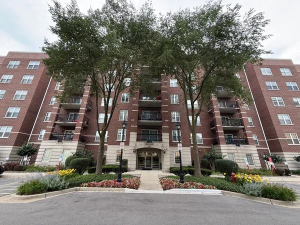 $2,500 | 470 West Mahogany Court, Unit 612, Palatine, IL 60067