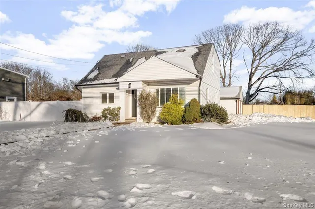 $699,999 | 1347 Gardiner Drive, Bay Shore, NY 11706