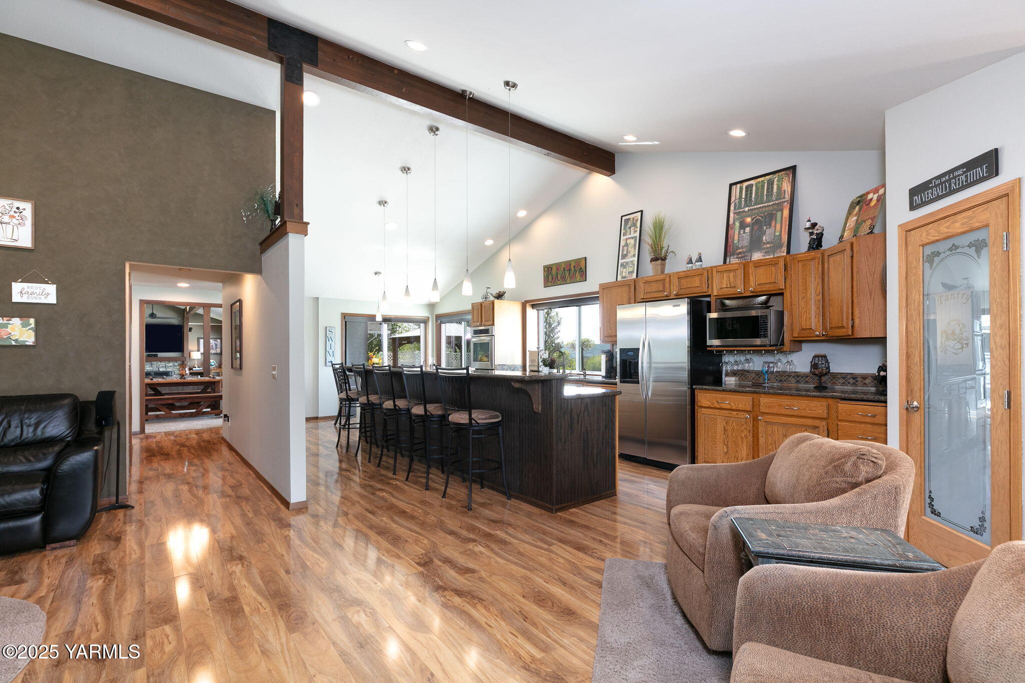 9370 Bittner Road Yakima, WA 98901 - Photo 13 of 38 a living room with furniture and kitchen view
