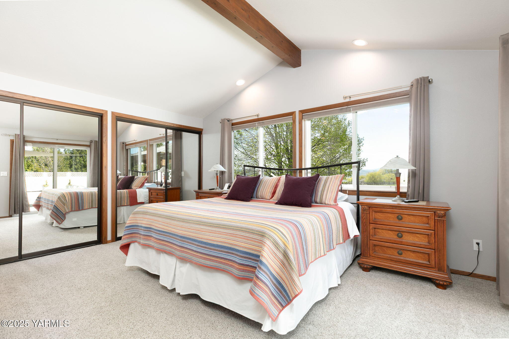 9370 Bittner Road Yakima, WA 98901 - Photo 20 of 38 a bedroom with a bed and large glass window