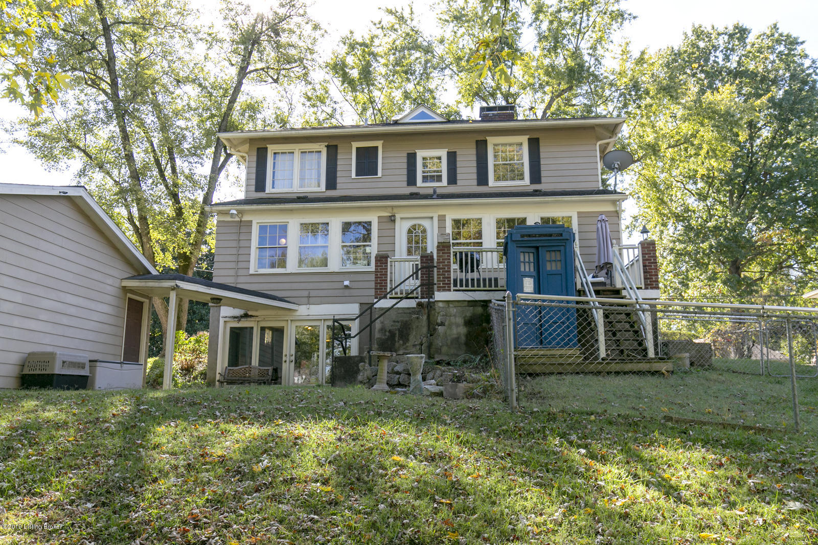 52 Warren Road Louisville, KY 40206 - Photo 33 of 36 Full sized tardis can remain if buyer wishes/specifies.
