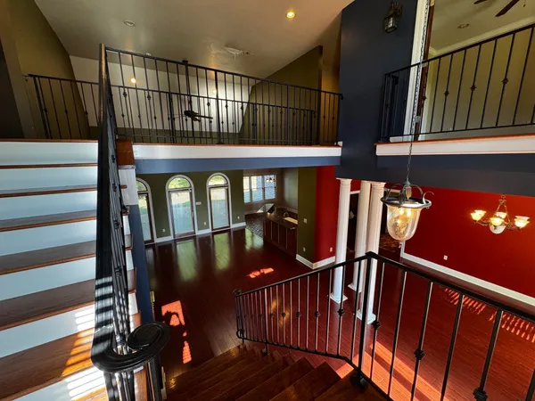 a view of entryway with a front door