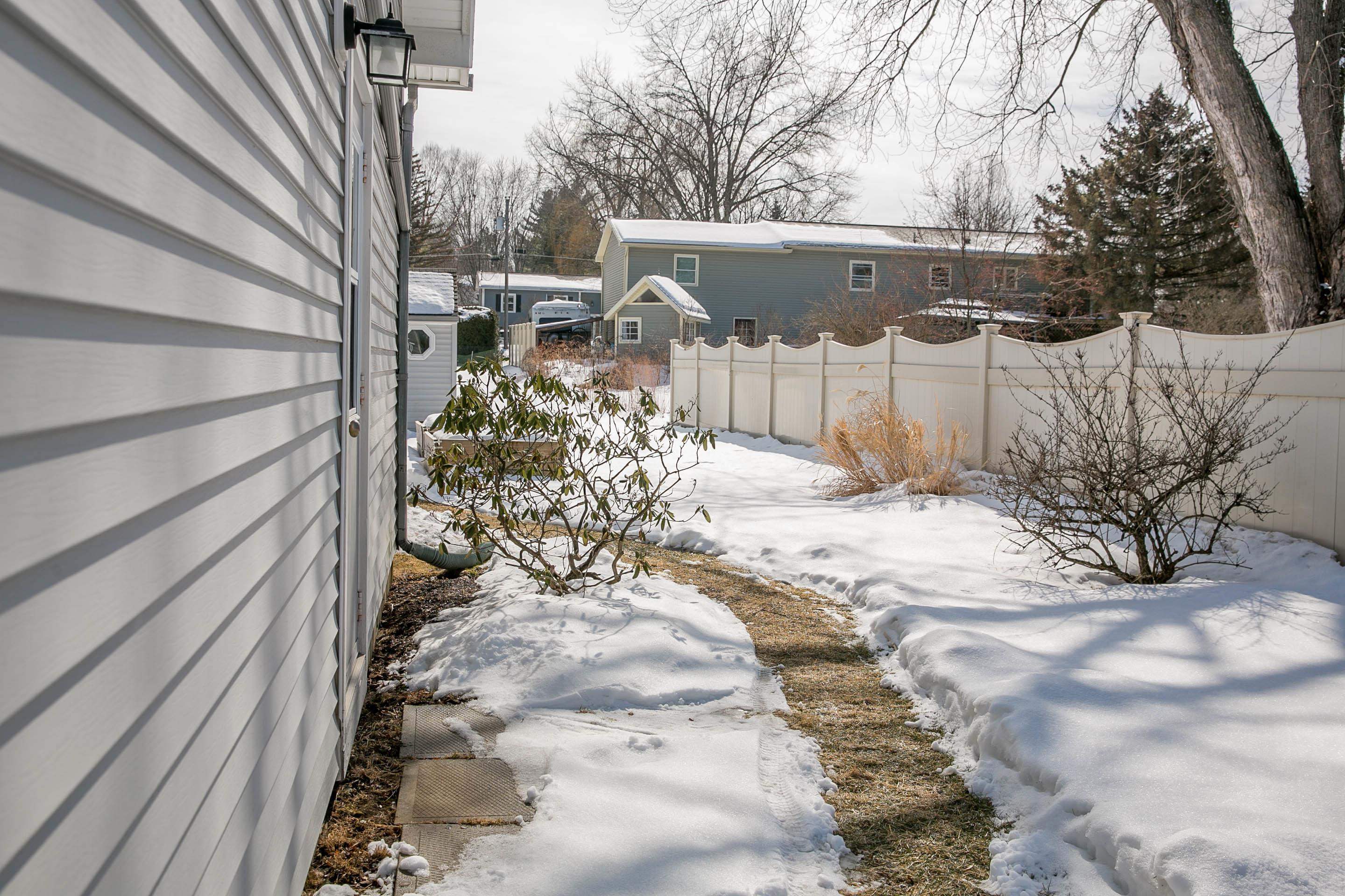 122 Marsett Road Shelburne, VT 05482 - Photo 4 of 44