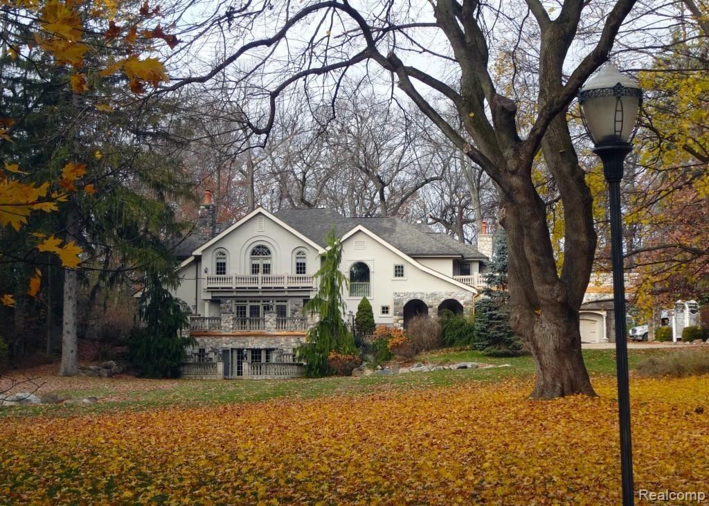 901 Ridgewood Road Bloomfield Hills, MI 48304 - Photo 9 of 18 901 Ridgewood - Front of house.jpg