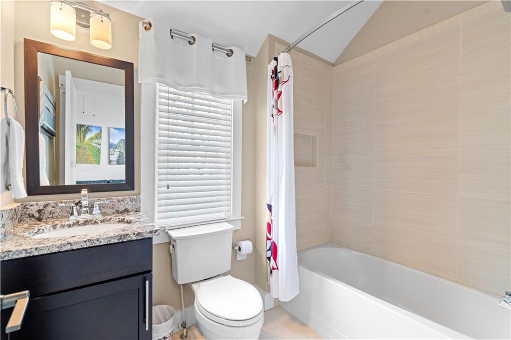 958 Austin Avenue Northeast Atlanta, GA 30307 - Photo 38 of 68 a bathroom with a sink a toilet and a bathtub
