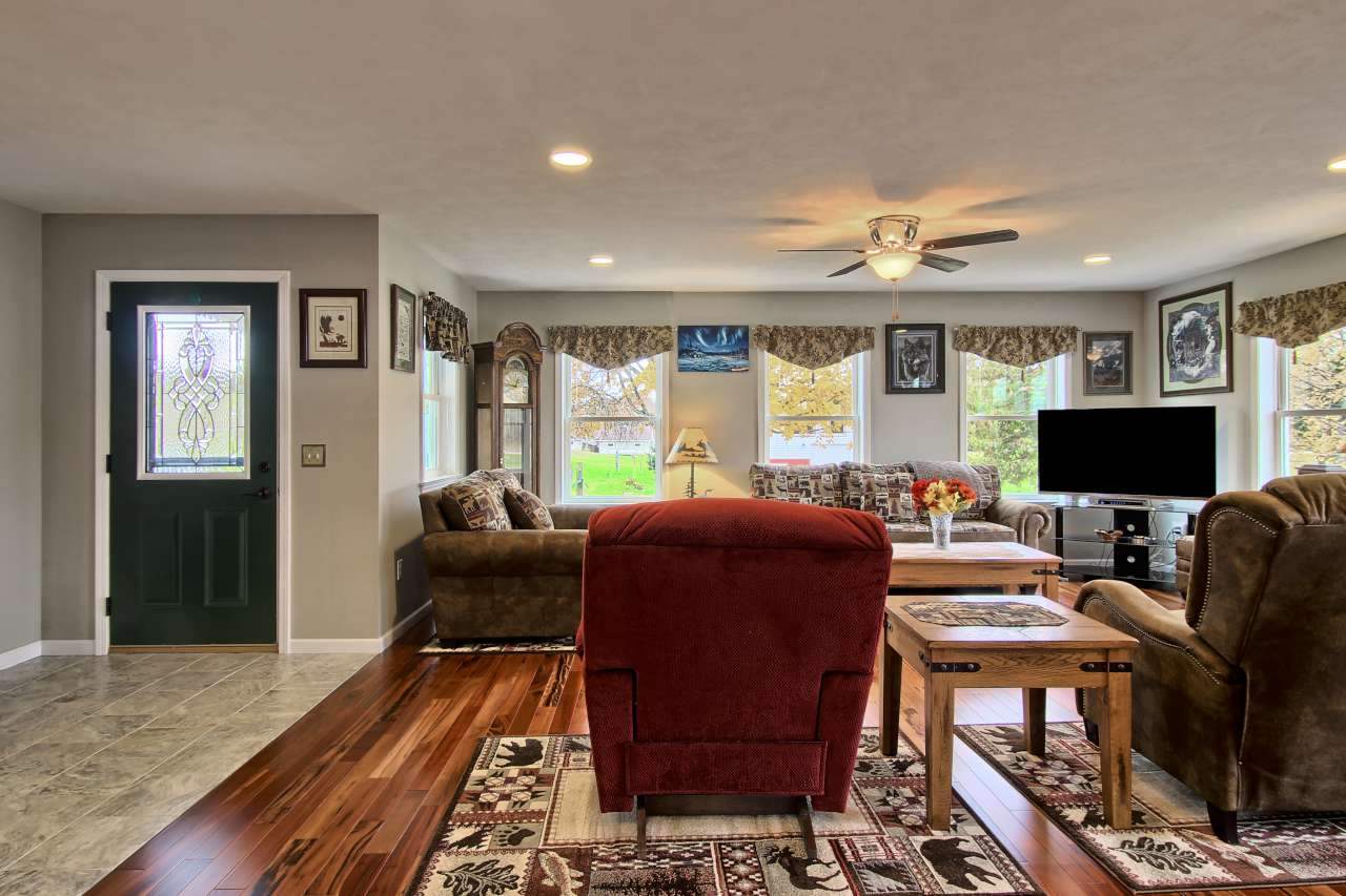 2250 North Mork Road Suttons Bay, MI 49682 - Photo 14 of 41 1859120-13.JPG