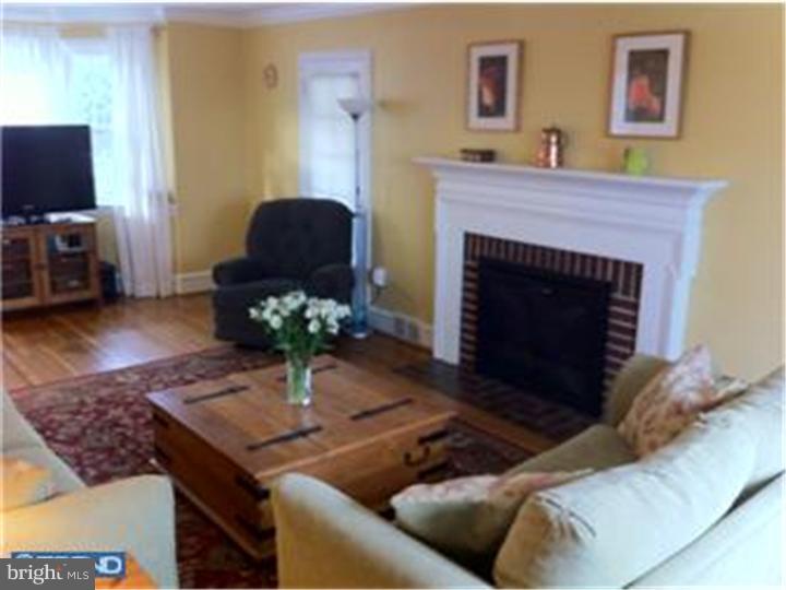 306 Brookhaven Road Wallingford, PA 19086 - Photo 4 of 16 Living Room