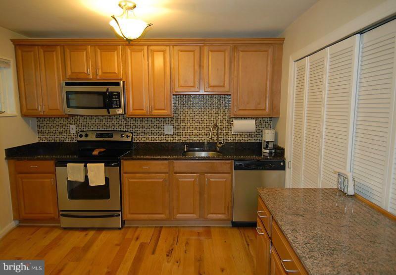 4130 Conrad Road Alexandria, VA 22312 - Photo 3 of 28 Kitchen