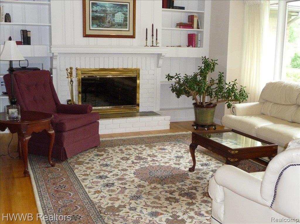 27140 Gardenway Road Franklin, MI 48025 - Photo 5 of 25 Living room close up