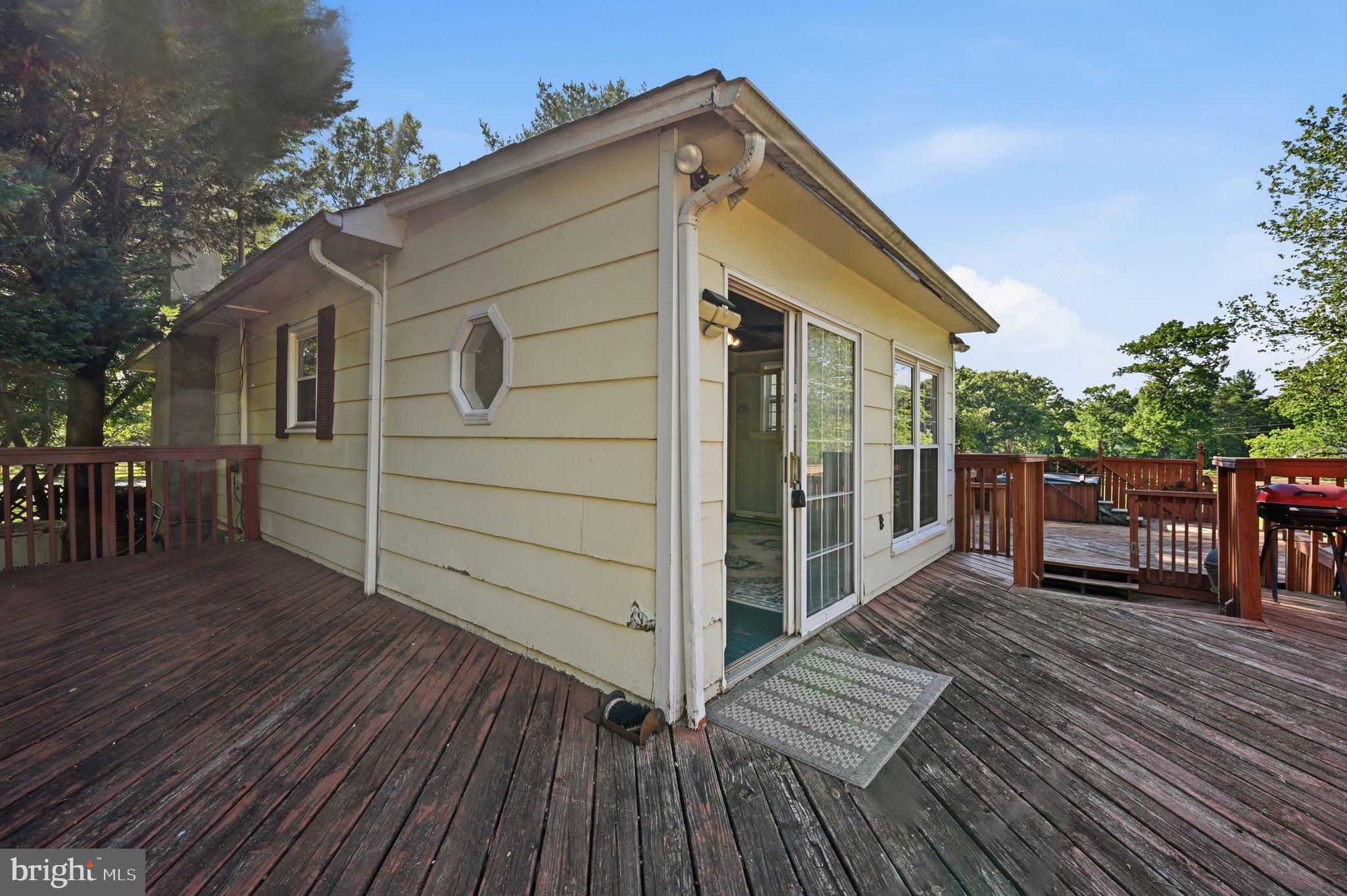 9337 Everona Road Unionville, VA 22567 - Photo 22 of 46 Sunroom off spacious deck.