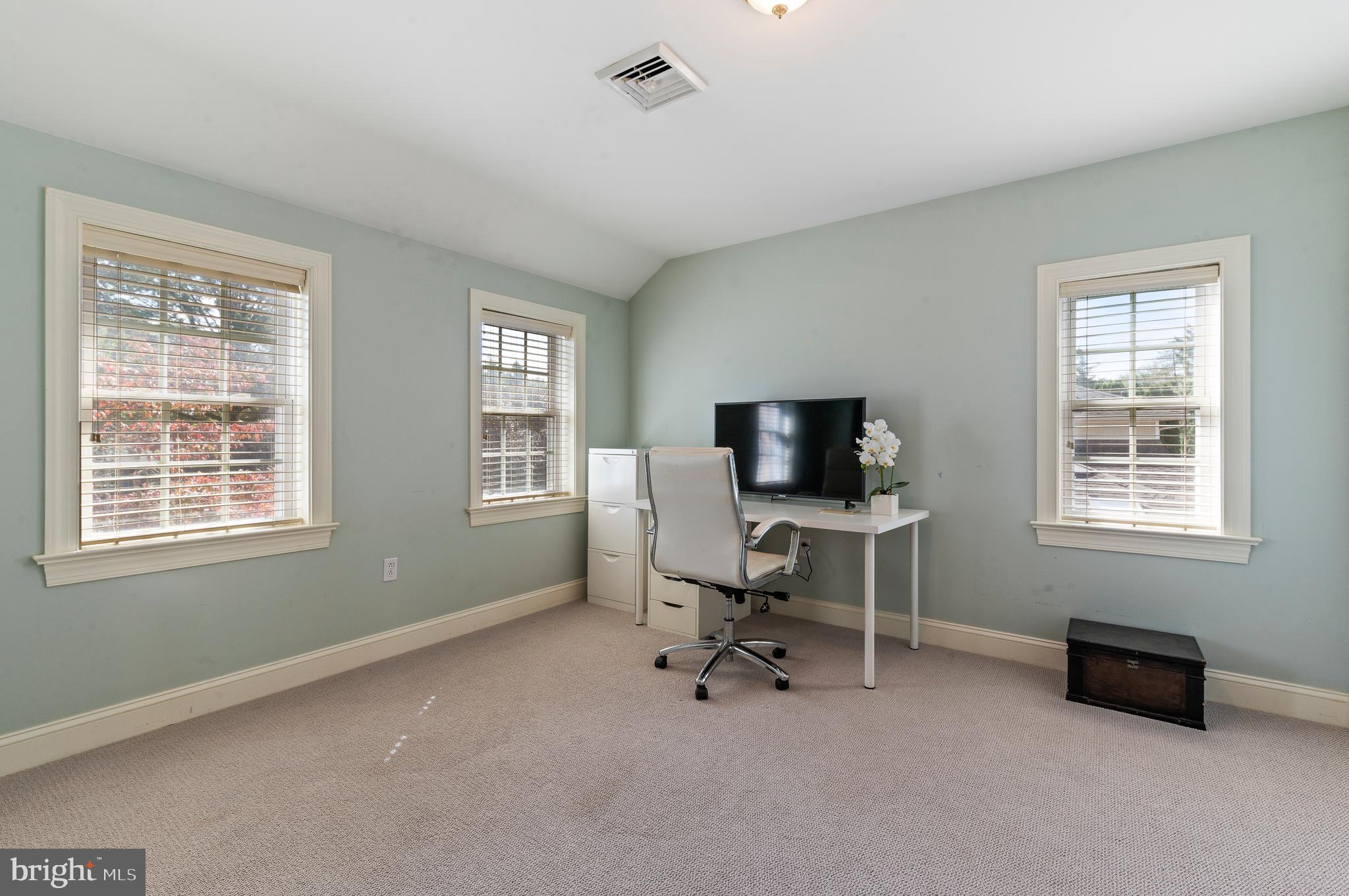 124 Tyson Road Newtown Square, PA 19073 - Photo 22 of 31 Main en-suite sitting room