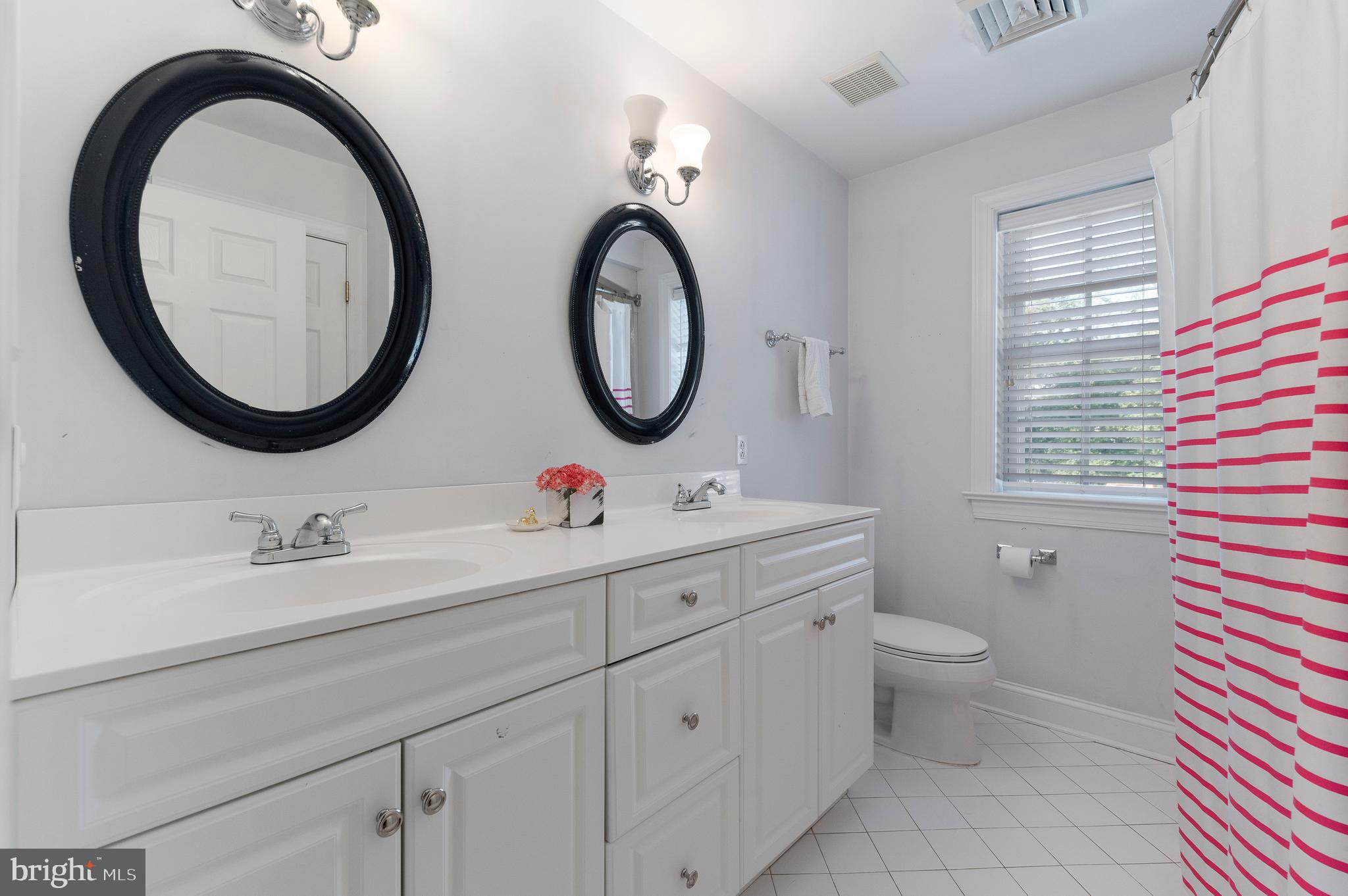 124 Tyson Road Newtown Square, PA 19073 - Photo 28 of 31 Bathroom 2 - Hall bath