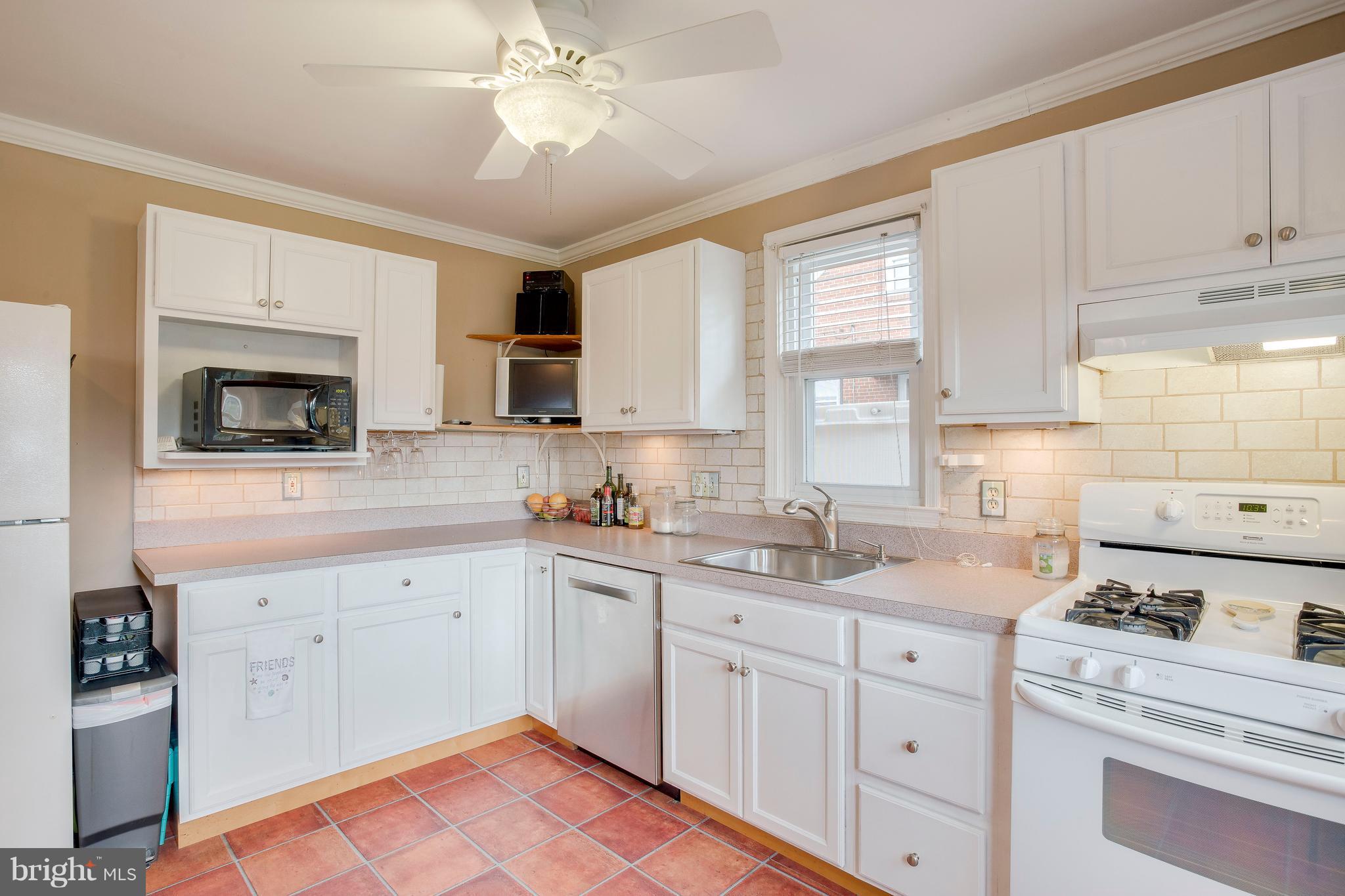2105 Old Frederick Road Baltimore, MD 21228 - Photo 4 of 21 Nice bright space