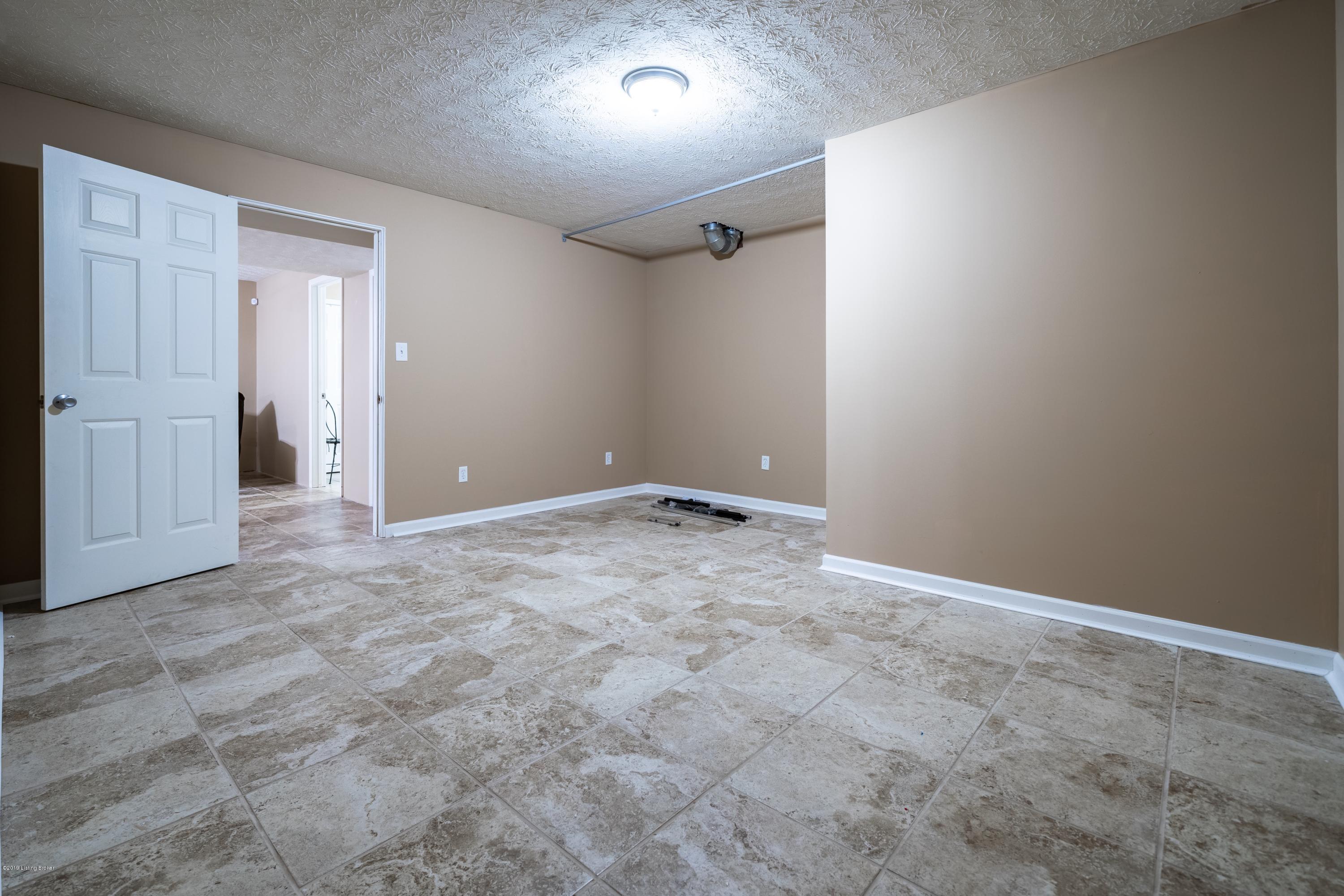 7711 Aspen Ridge Road Louisville, KY 40214 - Photo 41 of 45 7711 Aspen Ridge Road 42