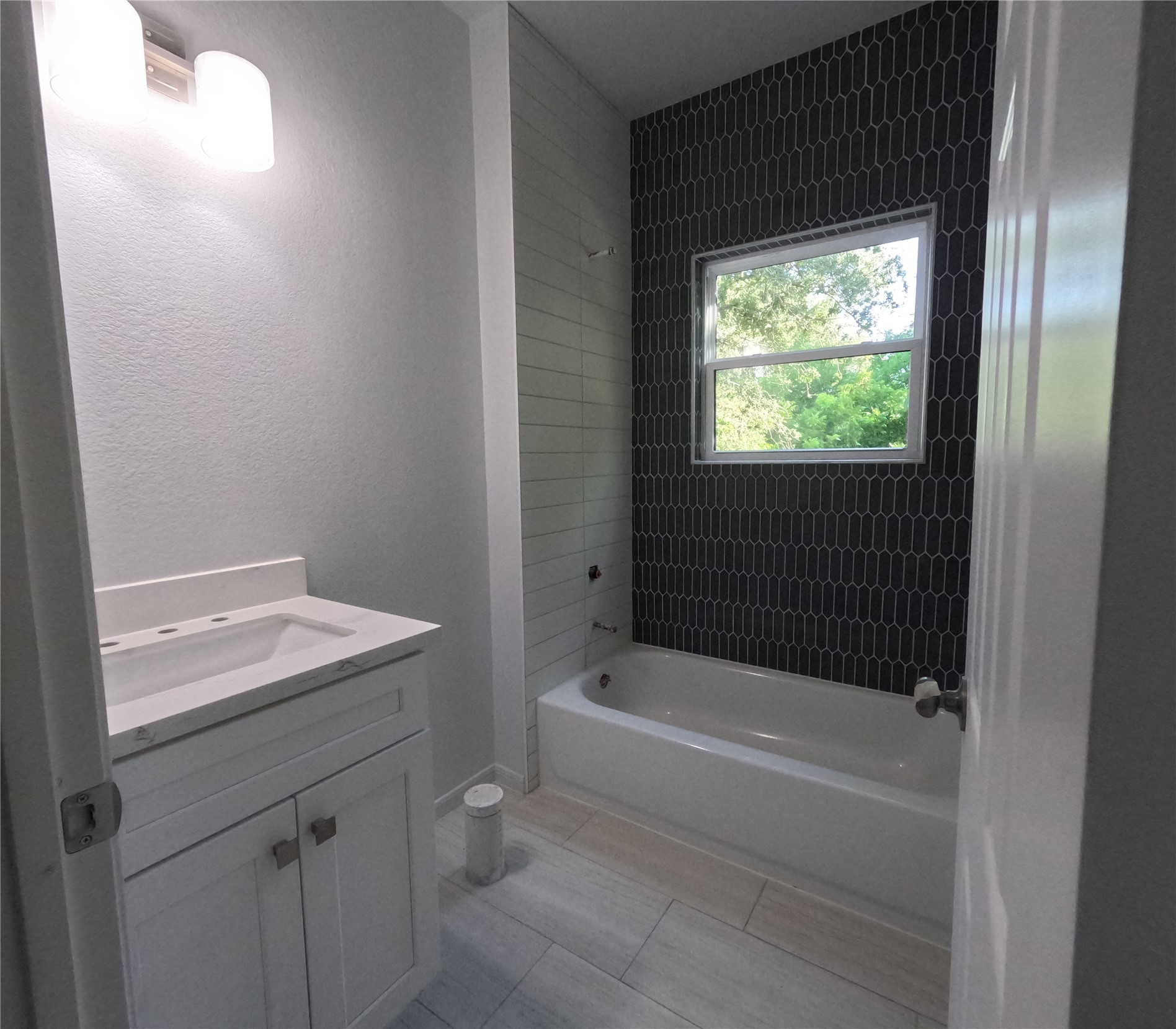 9427 Coffee Street Houston, TX 77033 - Photo 13 of 23 Second Full Bath