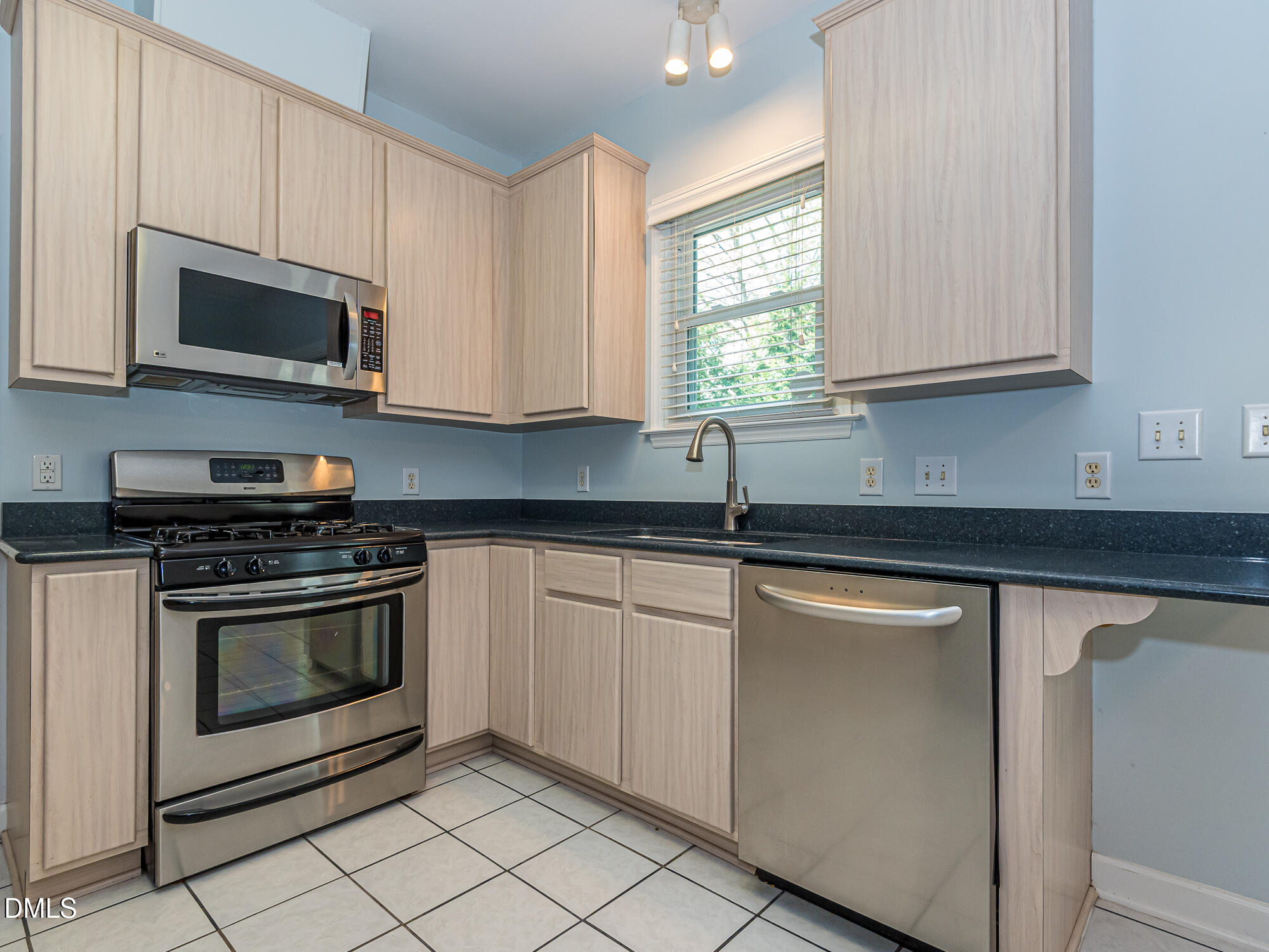2113 Haig Point Way Raleigh, NC 27604 - Photo 9 of 40 InTrust_Realty_Lee_2113_Haig_Point-9127