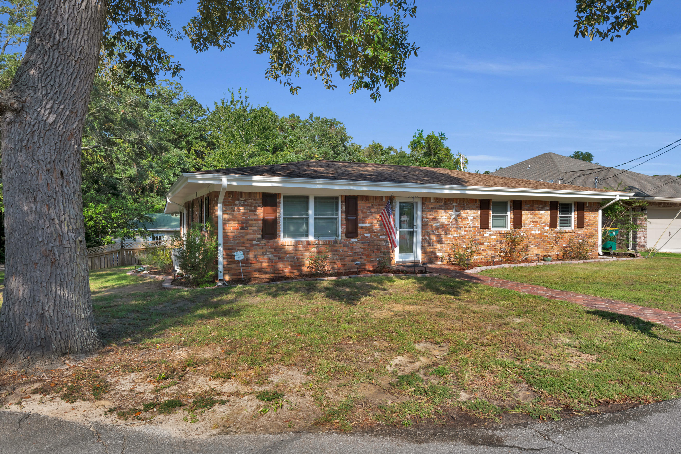 4 Roundabend Road Shalimar, FL 32579 - Photo 38 of 39 a view of a house with a yard