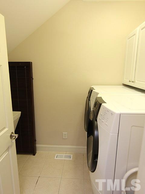 7344 Fontana Ridge Lane Raleigh, NC 27613 - Photo 22 of 25 a bathroom with a tub