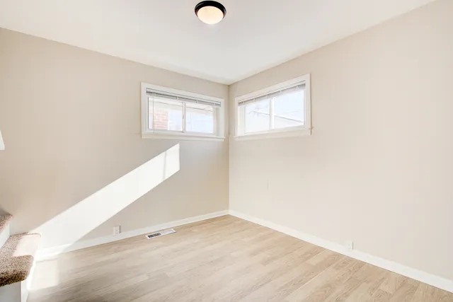 $2,500 | 7519 West Argyle Street, Harwood Heights, IL 60706