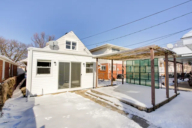 $2,500 | 7519 West Argyle Street, Harwood Heights, IL 60706