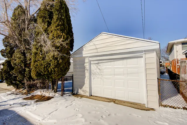 $2,500 | 7519 West Argyle Street, Harwood Heights, IL 60706