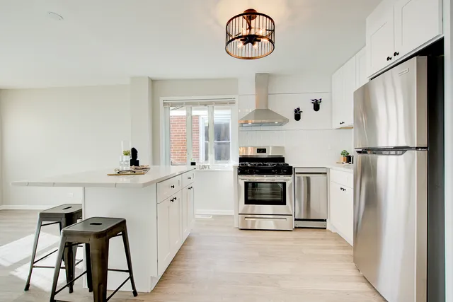 $2,500 | 7519 West Argyle Street, Harwood Heights, IL 60706