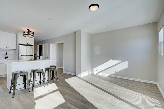 $2,500 | 7519 West Argyle Street, Harwood Heights, IL 60706