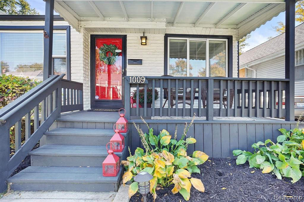 1009 Cambridge Road Berkley, MI 48072 - Photo 3 of 25