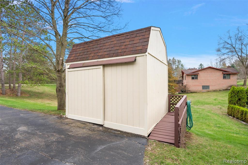 125 Cayuga Road Lake Orion, MI 48362 - Photo 35 of 53