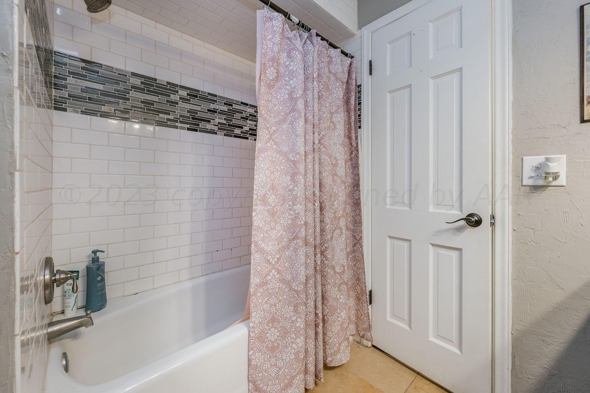 7202 Jameson Road Amarillo, TX 79106 - Photo 18 of 30 Hall Bathroom-2