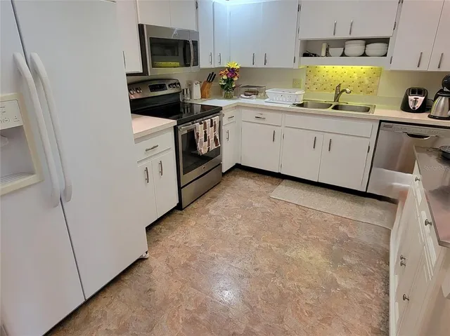 $695,000 | 1 Beach Drive Southeast, Unit 2003, St. Petersburg, FL 33701