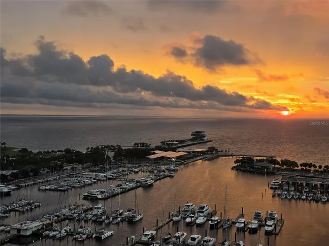 $695,000 | 1 Beach Drive Southeast, Unit 2003, St. Petersburg, FL 33701