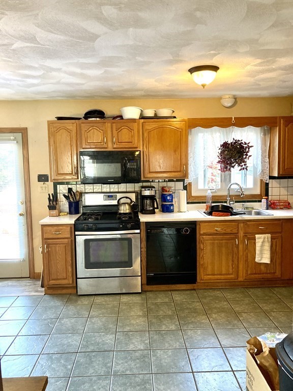 868 Rodman Street Fall River, MA 02721 - Photo 3 of 37