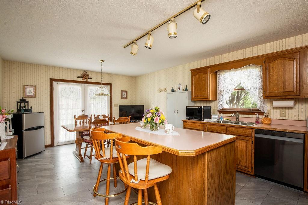 423 Walnut Grove Road Archdale, NC 27263 - Photo 4 of 25