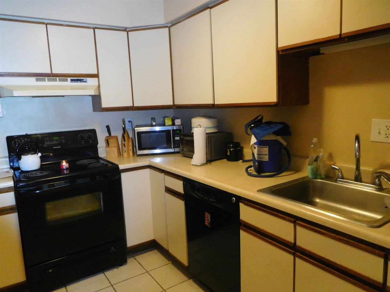 1799 Bodwell Road, Unit 3 Manchester, NH 03109 - Photo 3 of 9 Gallery Image 3