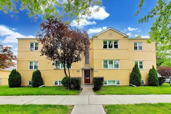 $2,000 | 6407 North Normandy Avenue, Unit 2N, Chicago, IL 60631