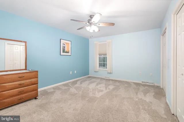 a view of room with window and ceiling fan