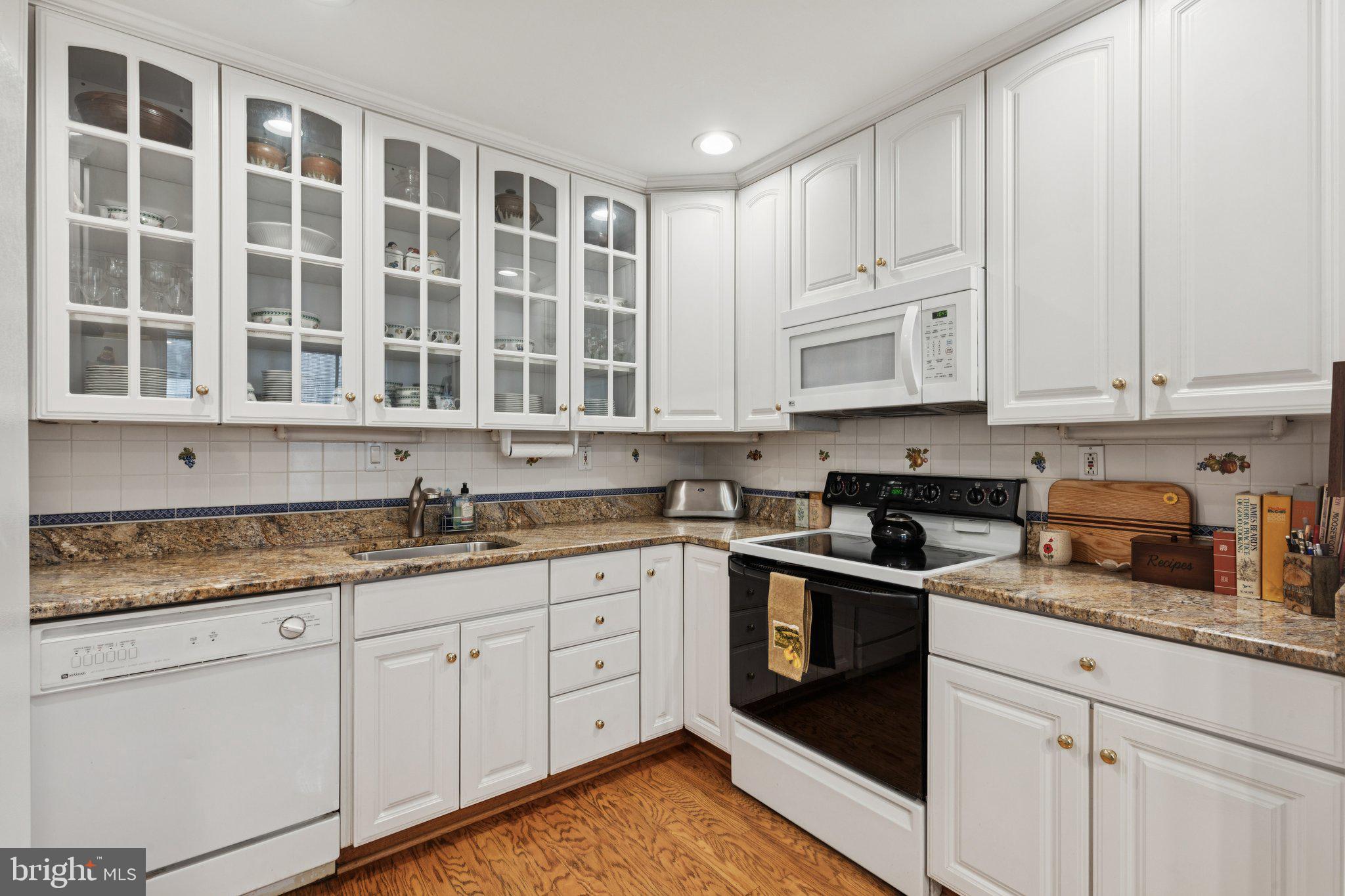 500 Pine Street Philadelphia, PA 19106 - Photo 12 of 34 Kitchen
