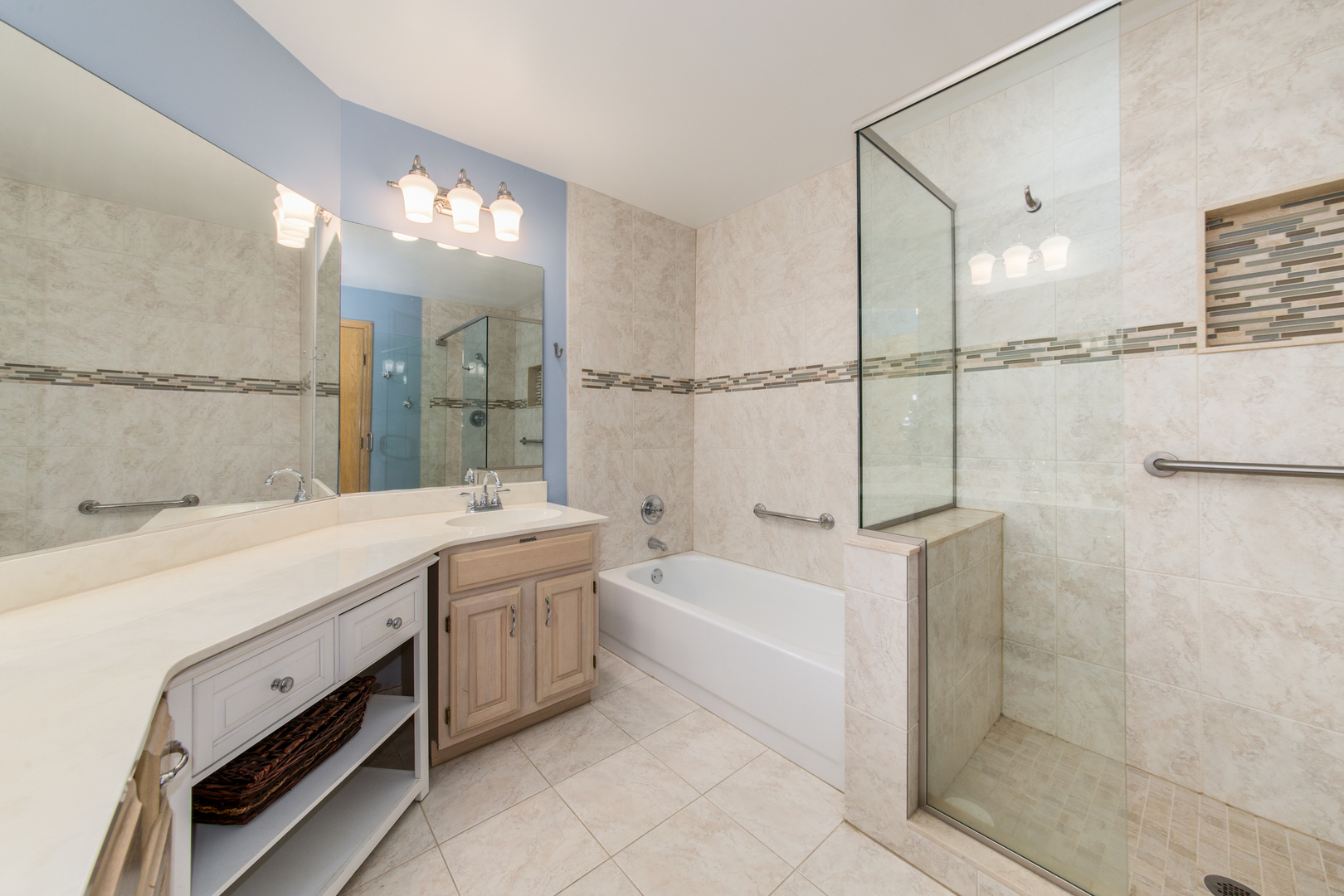 910 Persimmon Lane, Unit B Mount Prospect, IL 60056 - Photo 13 of 31 a bathroom with a tub a sink shower and mirror