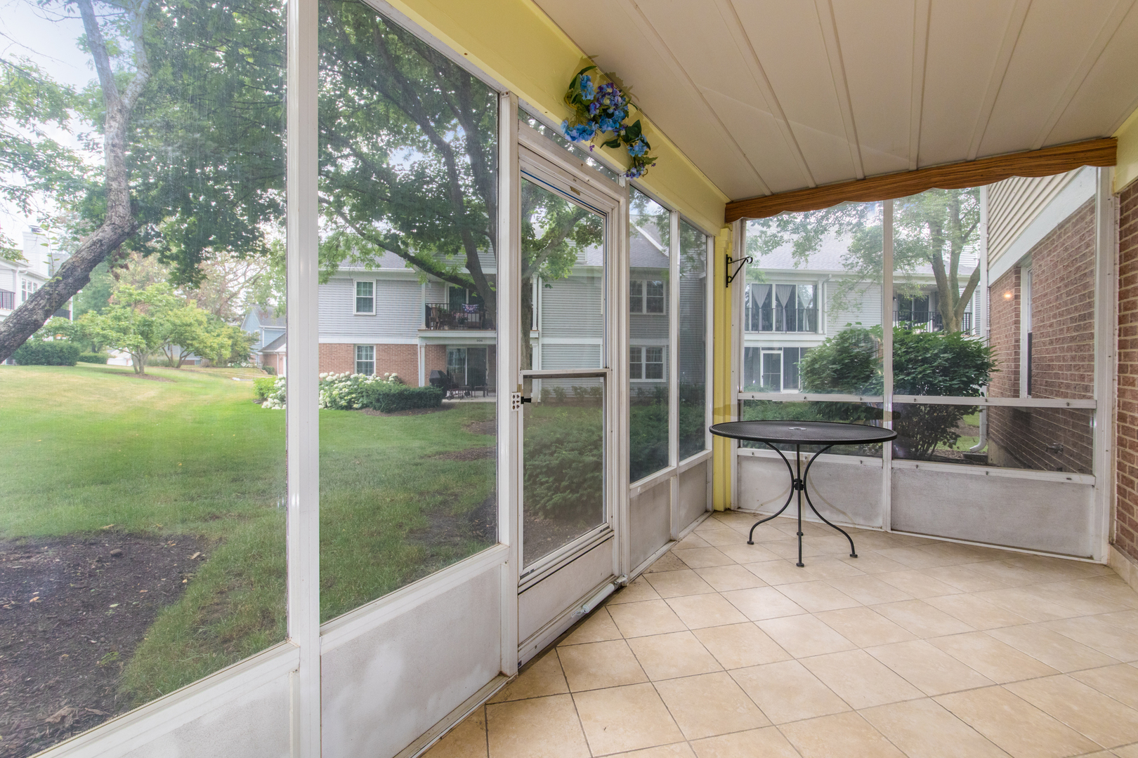910 Persimmon Lane, Unit B Mount Prospect, IL 60056 - Photo 20 of 31 a house view with a outdoor seating space