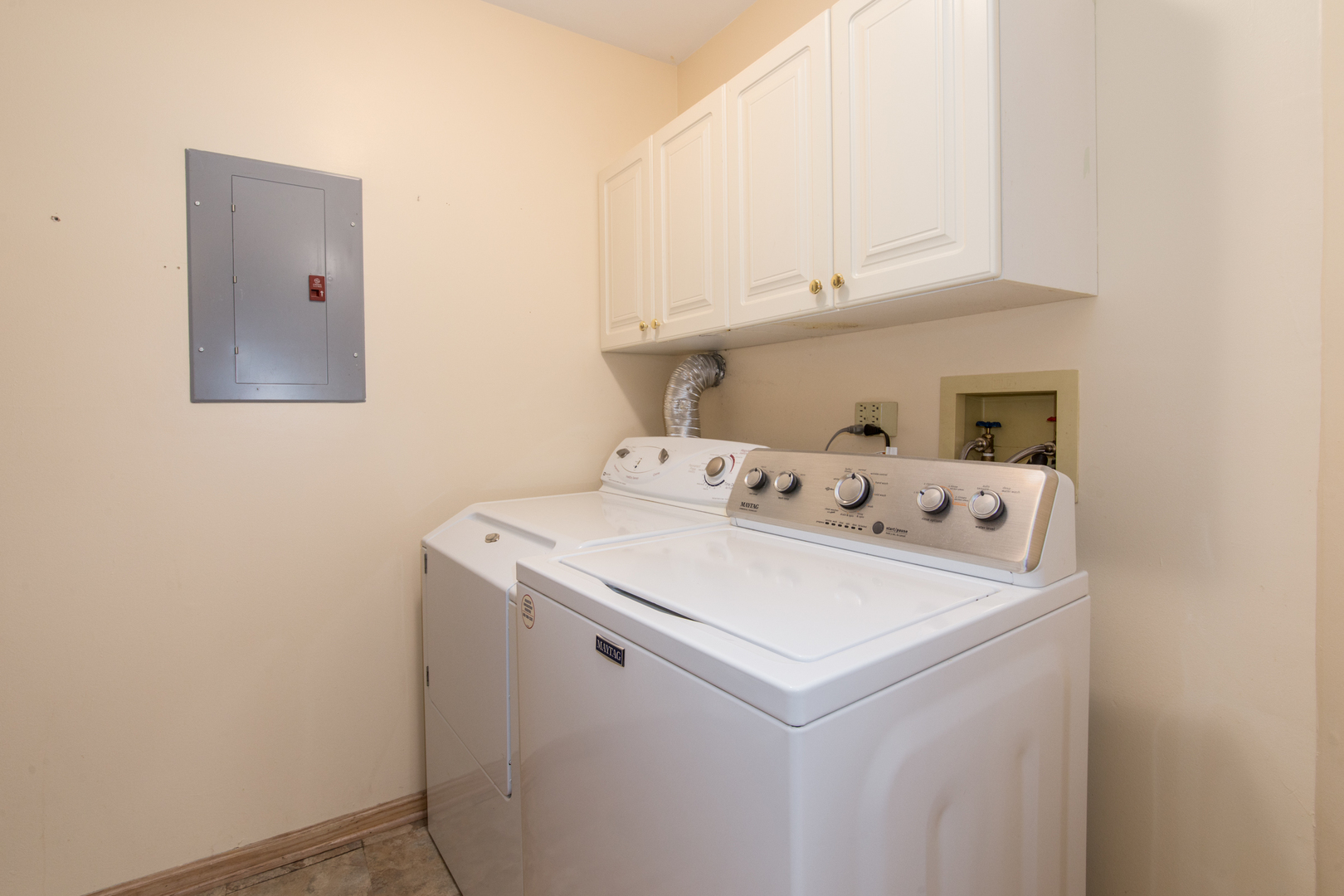 910 Persimmon Lane, Unit B Mount Prospect, IL 60056 - Photo 22 of 31 a utility room with dryer and washer