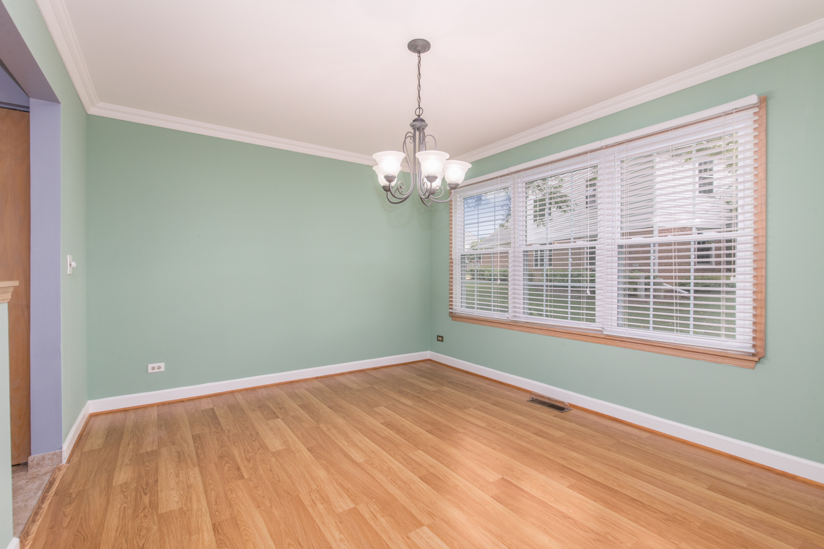 910 Persimmon Lane, Unit B Mount Prospect, IL 60056 - Photo 7 of 31 a view of a room with windows